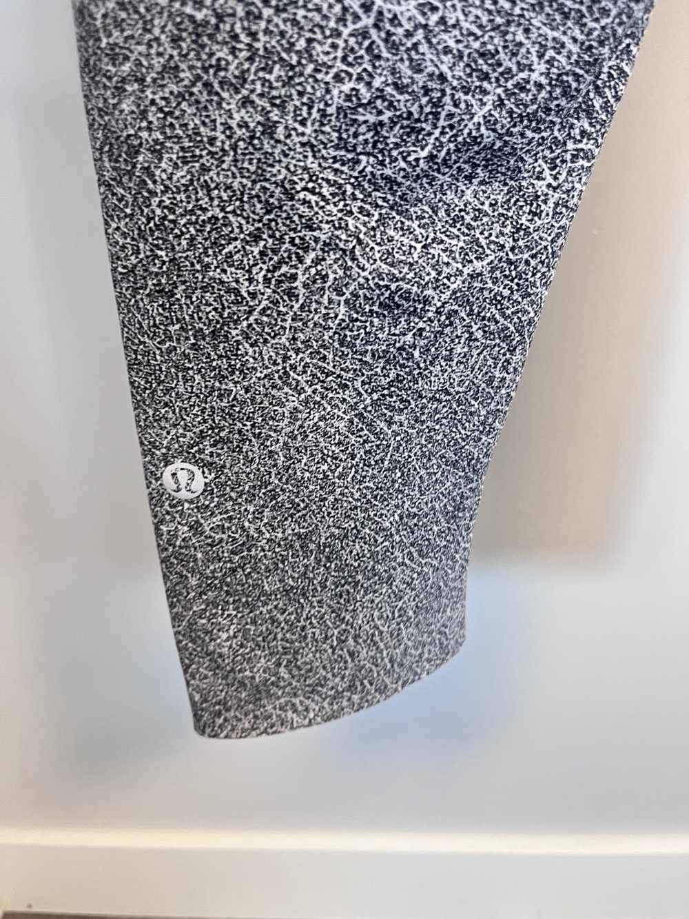 NWOT lululemon athletica Black & White Printed Women’s cropped short capri